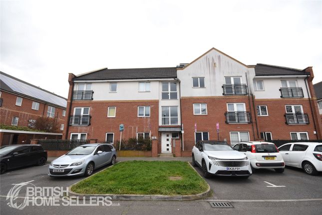 1 bed property, in Brook Mead, £160,000