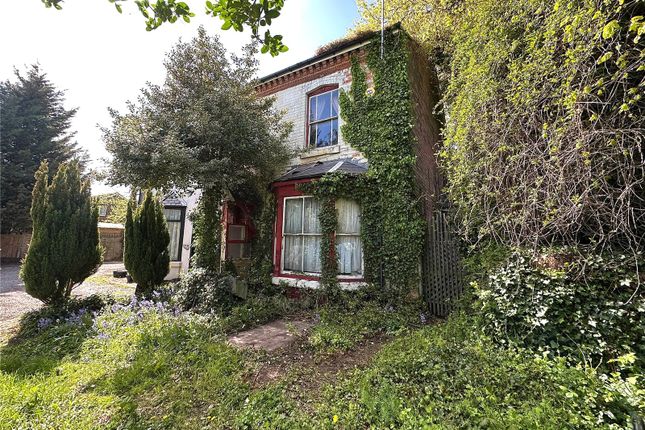6 bed property, in The Drive, £300,000