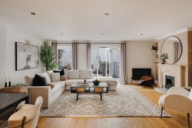 3 bed property, in North Green Street, £625,000