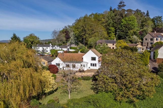 4 bed property, in Green Street, £750,000
