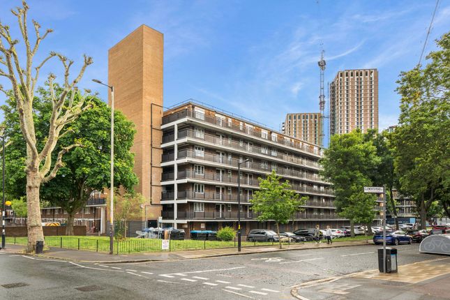 1 bed property, in Marden Square, £250,000
