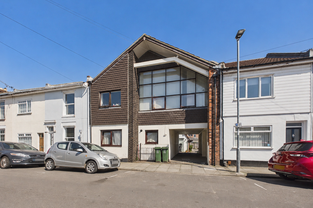 3 bed property, in Brompton Road, £300,000