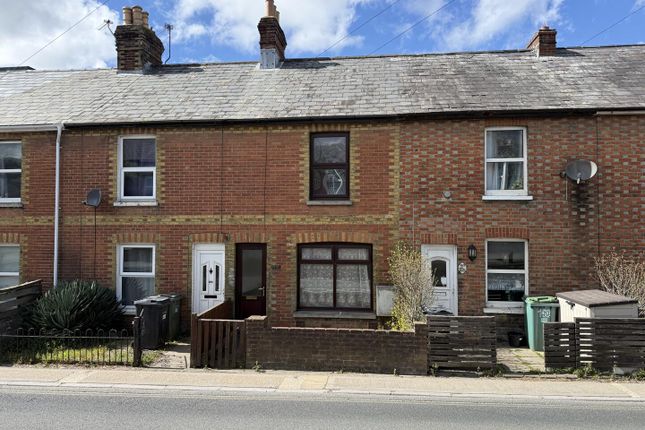 2 bed property, in Carisbrooke Road, £158,000
