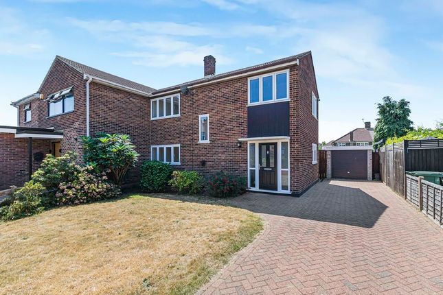 3 bed property, in Willow Close, £525,000