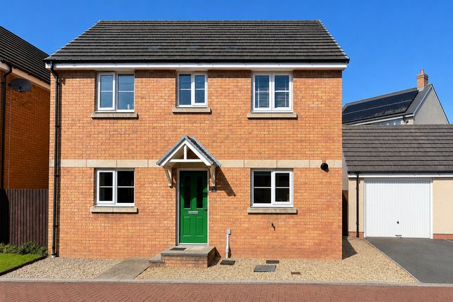 3 bed property, in Rhodfa'r Celyn, £280,000