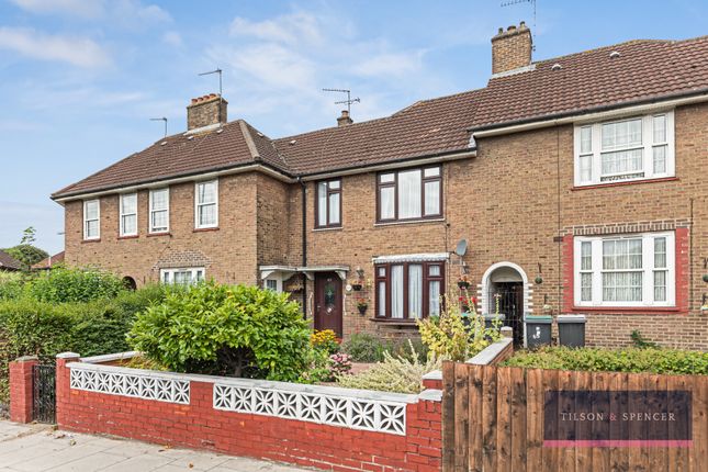 3 bed property, in Great Cambridge Road, £475,000