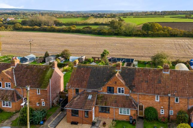 4 bed property, in Templecombe BA8, £300,000