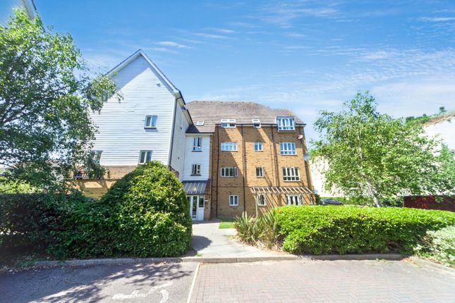 2 bed property, in Waterside, £190,000