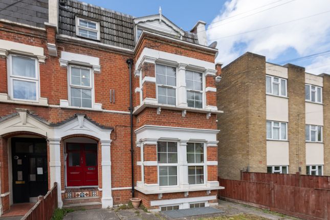 2 bed property, in Teesdale Road, £350,000