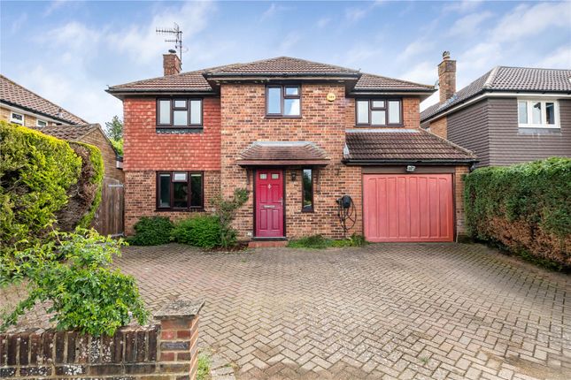 4 bed property, in Benhams Drive, £695,000