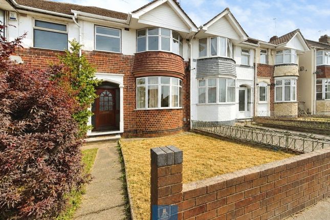 3 bed property, in Forfield Road, £220,000