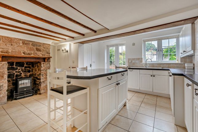 2 bed property, in Bullen Street, £280,000