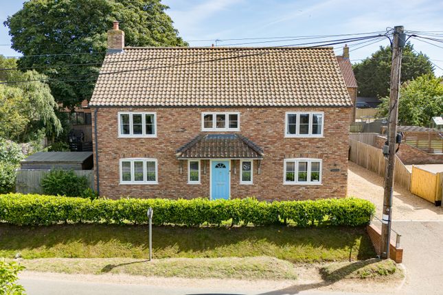 4 bed property, in Castle Road, £450,000