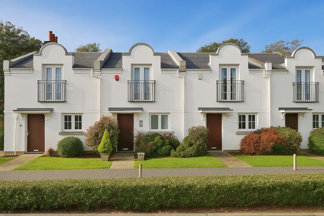 2 bed property, in Victoria Row, £360,000