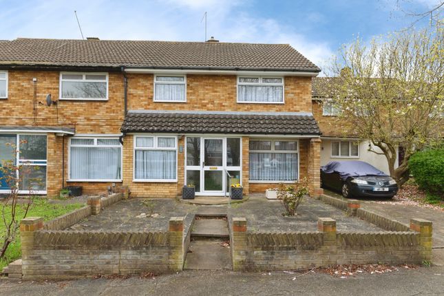 3 bed property, in Curling Tye, £300,000