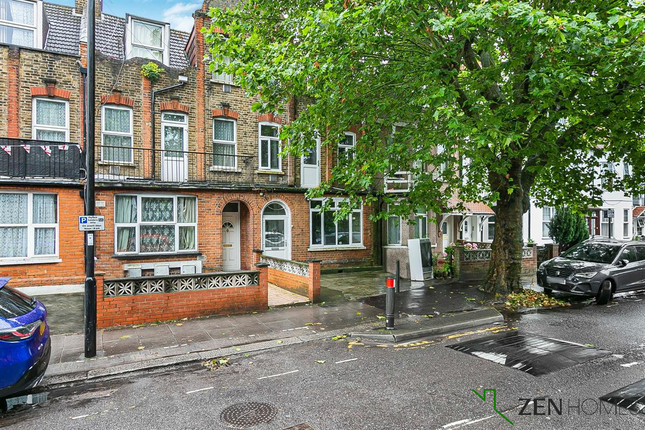 5 bed property, in Victoria Road, £775,000