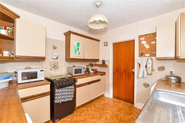 3 bed property, in Medina Avenue, £250,000