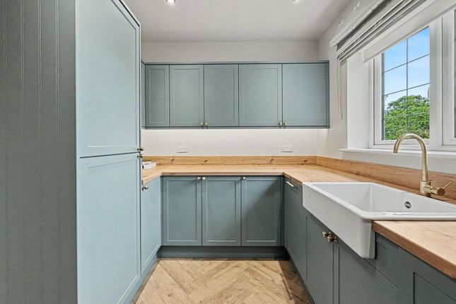 2 bed property, in Fowke Street, £260,000