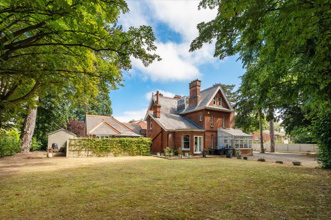 9 bed property, in Staitheway Road, £850,000