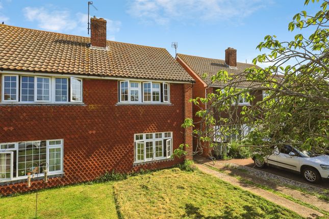 3 bed property, in Foxglove Close, £325,000