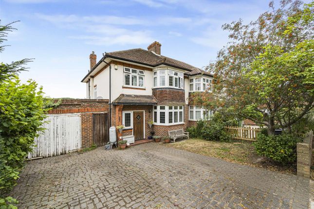3 bed property, in Hayes Lane, £745,000