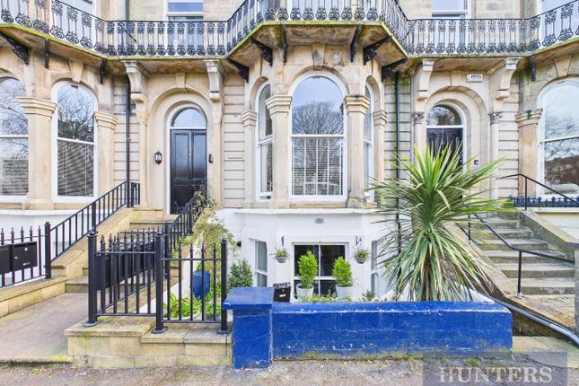 2 bed property, in Esplanade Gardens, £240,000