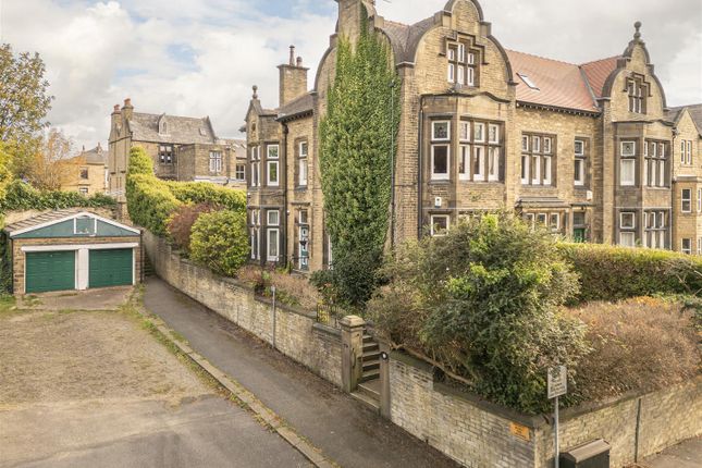 6 bed property, in Park Drive, £695,000