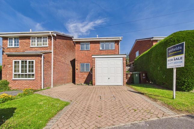 3 bed property, in Lemon Tree Close, £220,000