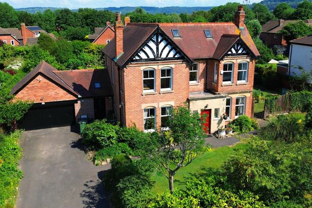 4 bed property, in Green Lane, £950,000