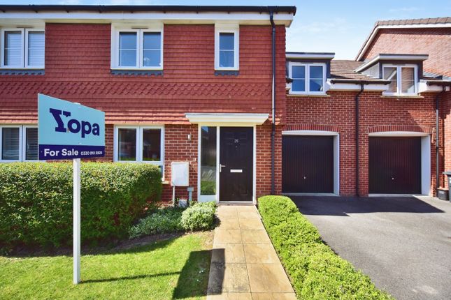 3 bed property, in Hook Way, £375,000