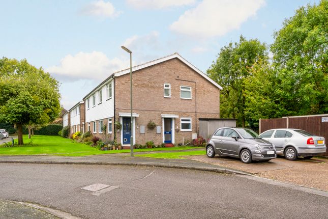 2 bed property, in Warwick Gardens, £355,000