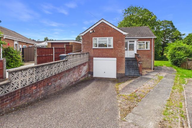 3 bed property, in Denis Road, £280,000