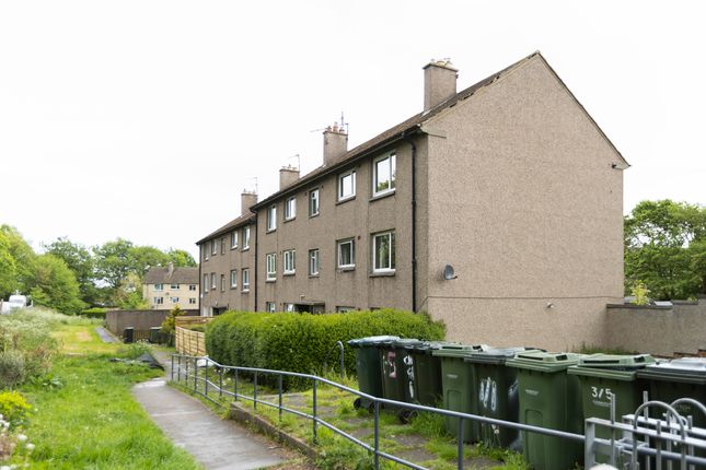 2 bed property, in Christian Grove, £150,000