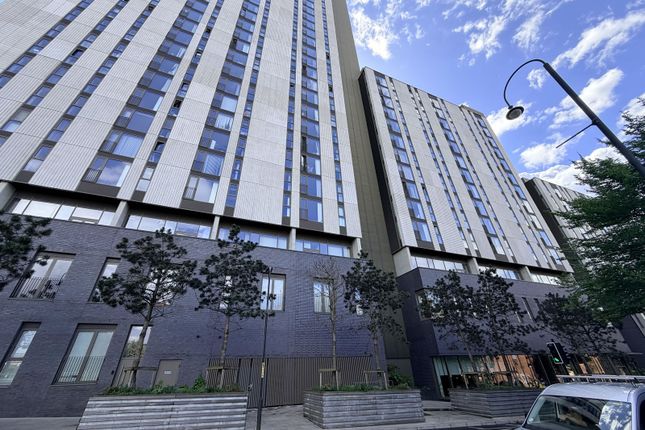 2 bed property, in Oxygen Tower, £255,000