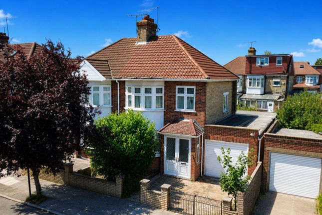 3 bed property, in Pentyre Avenue, £375,000