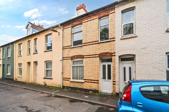 2 bed property, in Clifton Terrace, £170,000
