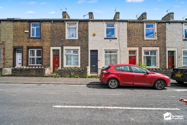 2 bed property, in Heath Street, £75,000
