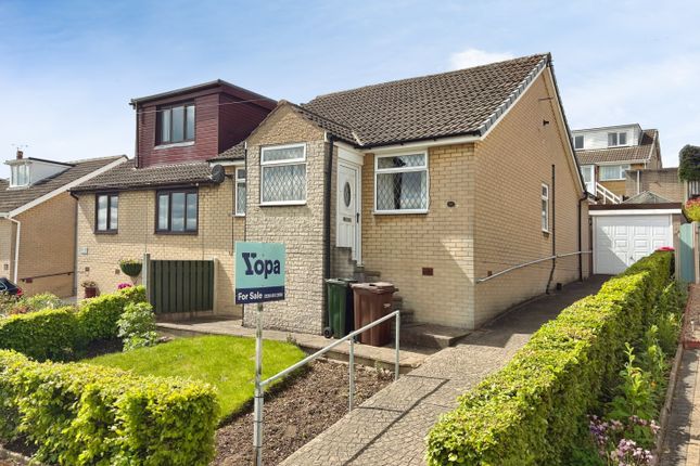 2 bed property, in Benton Way, £150,000