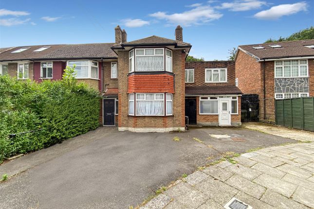 4 bed property, in Selborne Gardens, £595,000