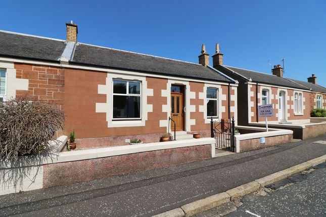2 bed property, in Bank Street, £245,000