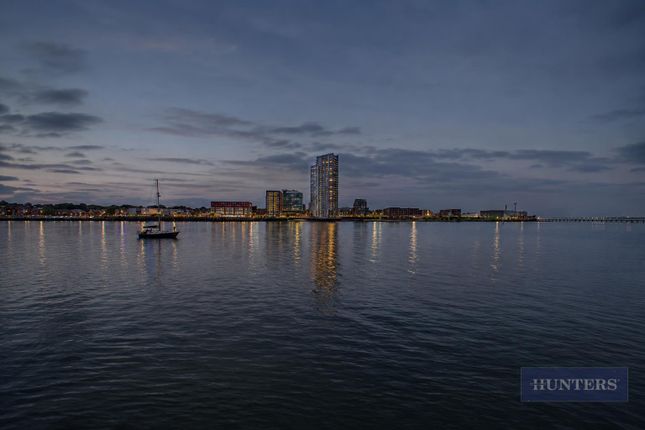 3 bed property, in Calshot Court, £550,000