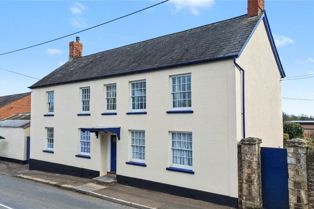 6 bed property, in Sampford Peverell, £625,000