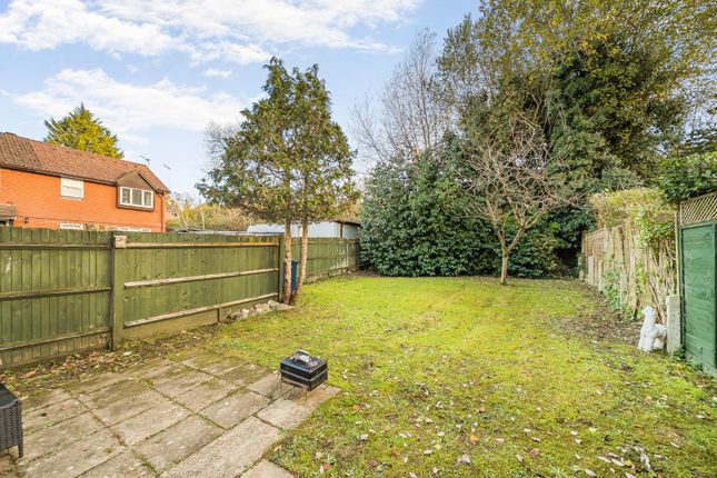 1 bed property, in St. Peters Gardens, £210,000
