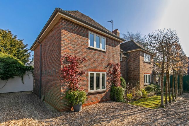 4 bed property, in Bereweeke Close, £1,425,000