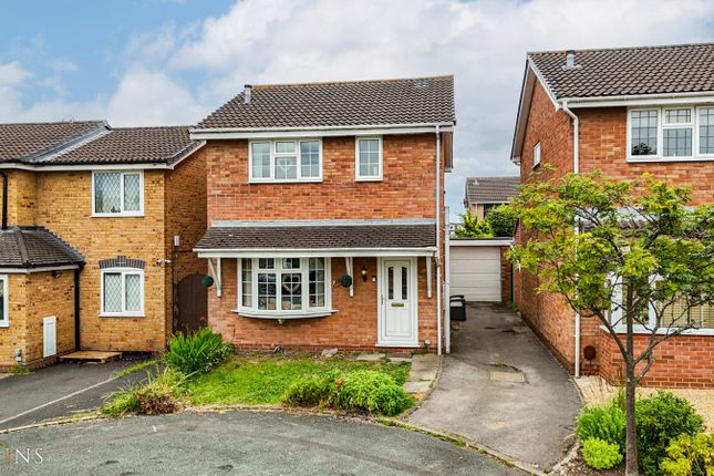 3 bed property, in Conway Close, £240,000