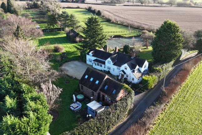 6 bed property, in Hilltop, £1,250,000