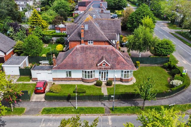 2 bed property, in Ashlawn Road, £395,000