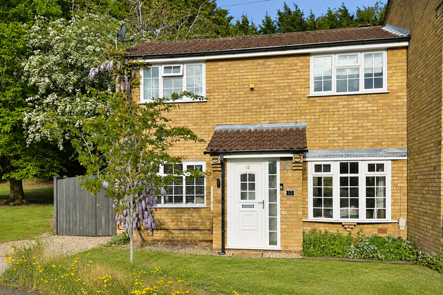 4 bed property, in Faringdon Avenue, £300,000