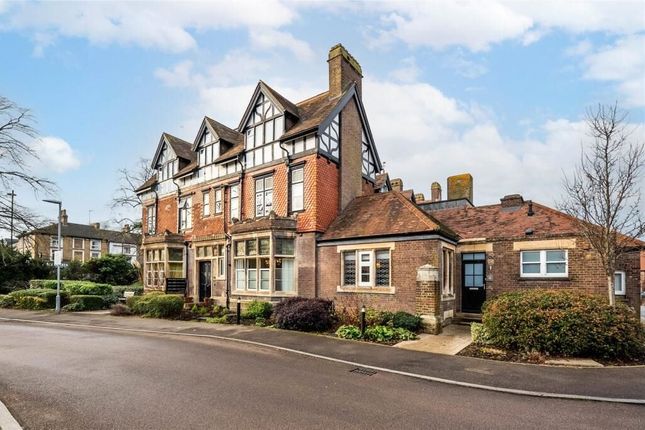 1 bed property, in 6 Old School House, £90,000