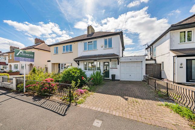 3 bed property, in The Fairway, £650,000